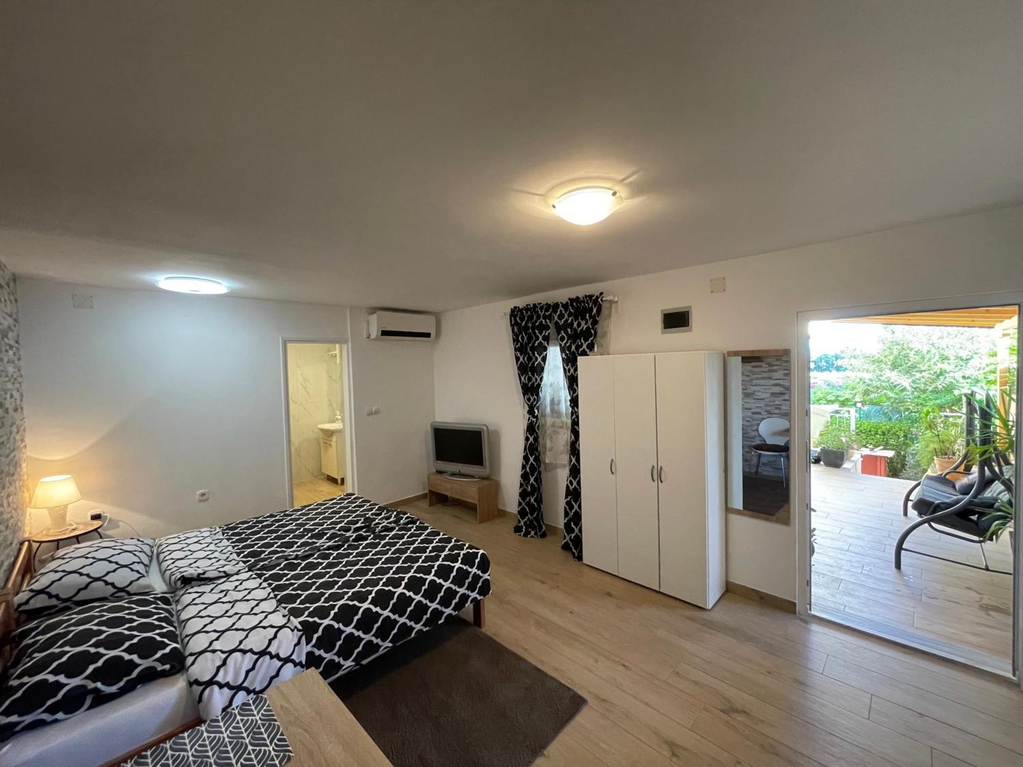 Apartment Mika Pula Exterior photo