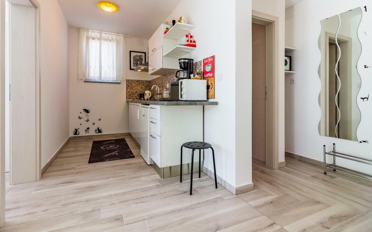 Apartment Mika Pula Exterior photo