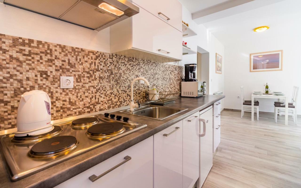Apartment Mika Pula Exterior photo