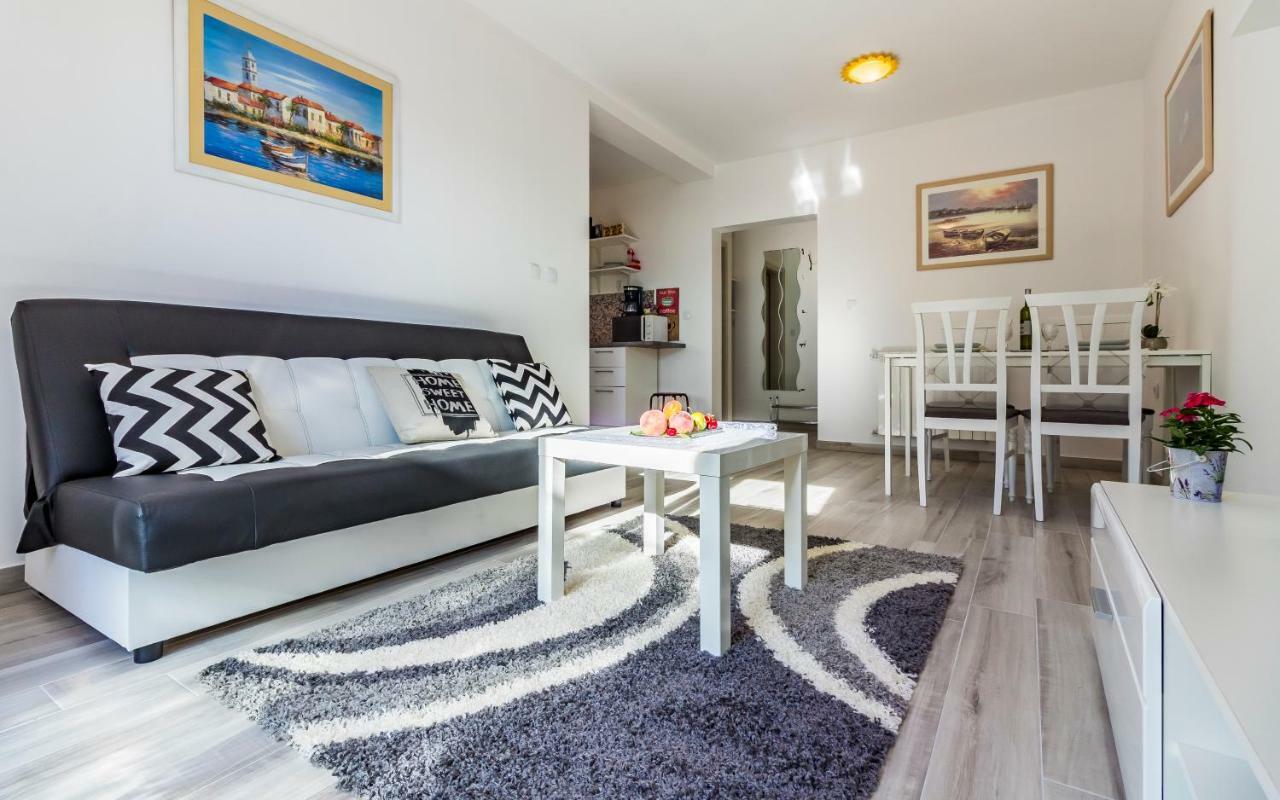 Apartment Mika Pula Exterior photo