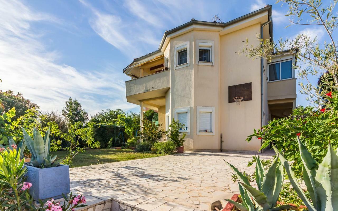 Apartment Mika Pula Exterior photo